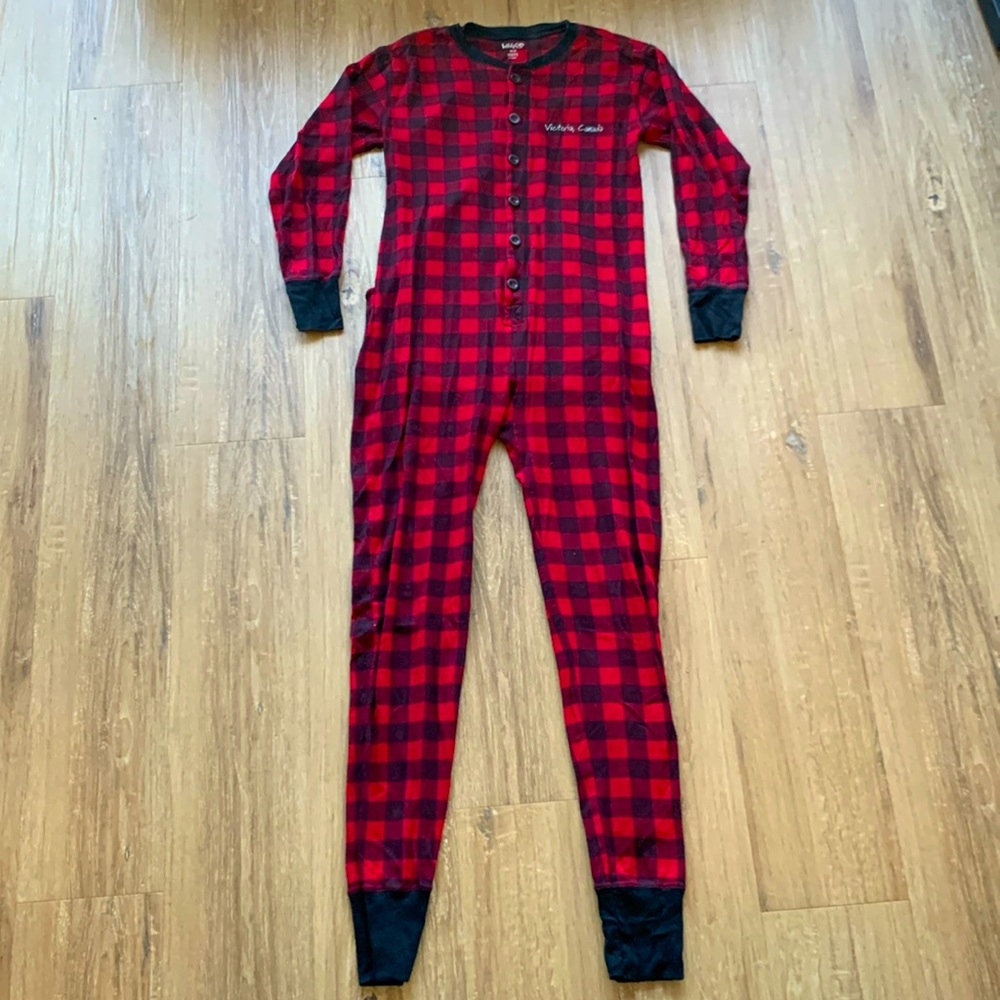 Wild & Cozy Black/Red Trap Door Onzie PJs. Men’s XS. Unisex.